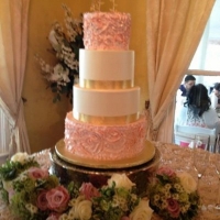 pretty in pink wedding cake