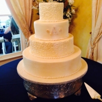 simple but sleek elegant wedding cake