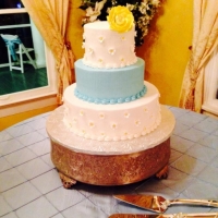 wedding cake with a yellow daisy