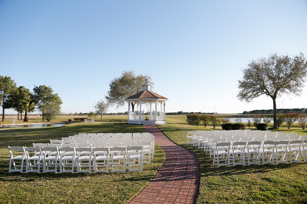 pond and lake in background-houston outdoor wedding venue