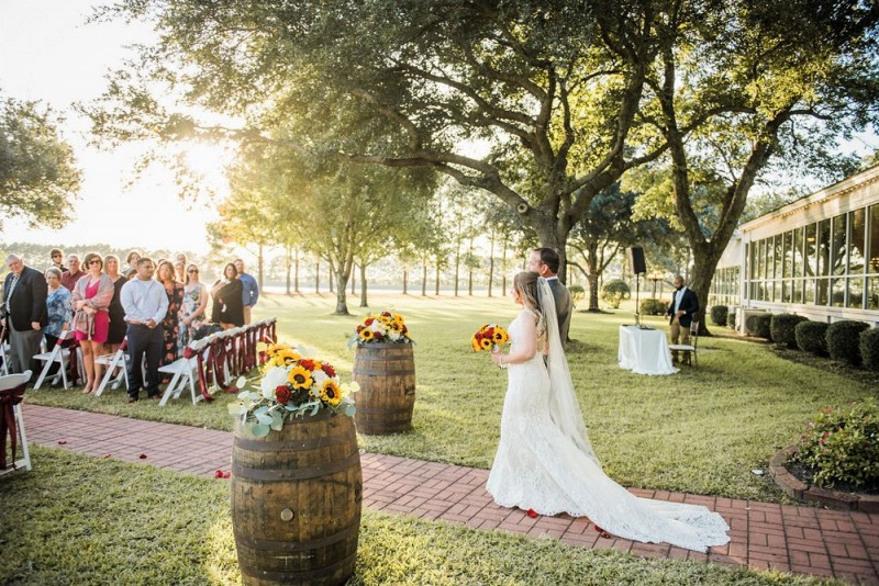 Outdoor-ceremony-with-whiskey-barrels