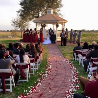 saying I do at an outdoor wedding in February