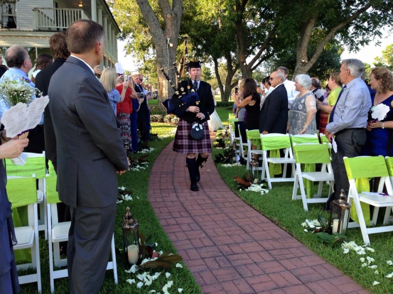 september outdoor wedding with bagpipes