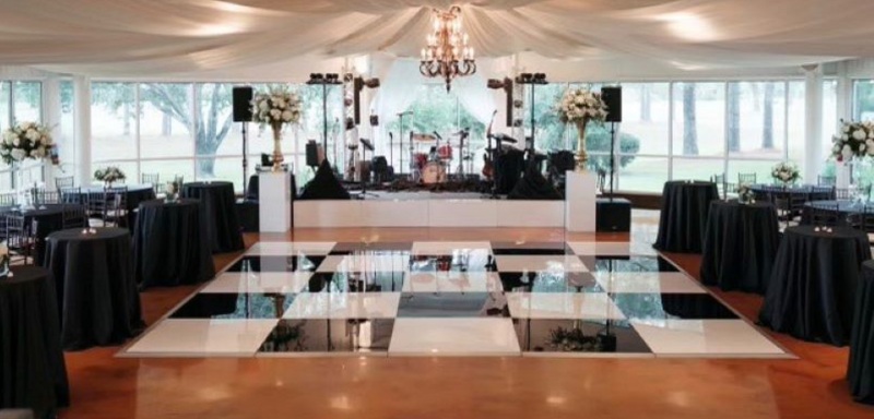 July-House-Estate-wedding-with-dance-floor-and-band