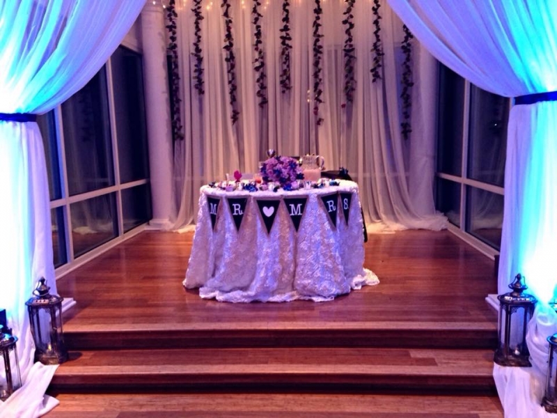 his and her table with wedding decor