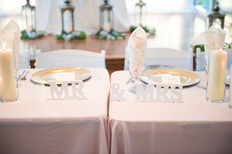 his and her wedding table pics by Eric & Jenn Photography