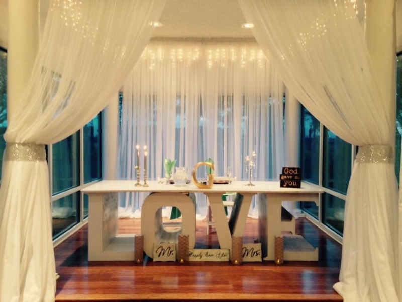 wedding table at house estate wedding venue - wedding reception photos